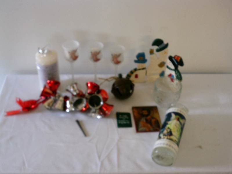 lot 58 image: Christmas dcor