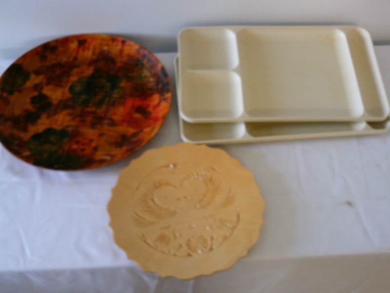 lot 63 image: Hand carved love birds plaque, misc. servers