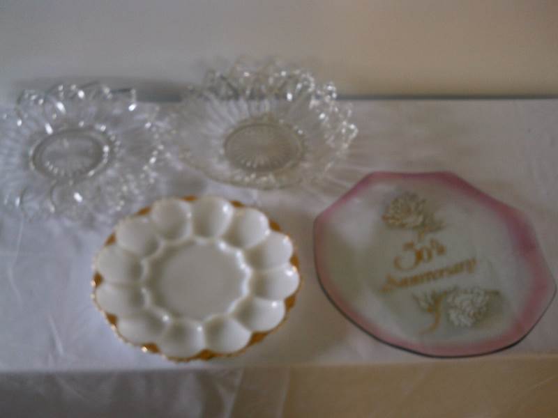 lot 66 image: Matching bowl platter & egg platter