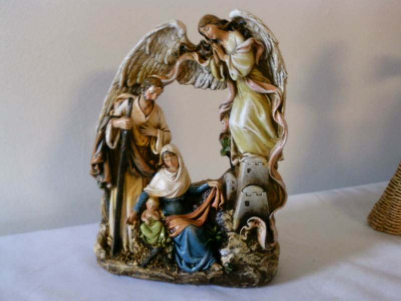 lot 68 image: Nativity Scene (Resin)