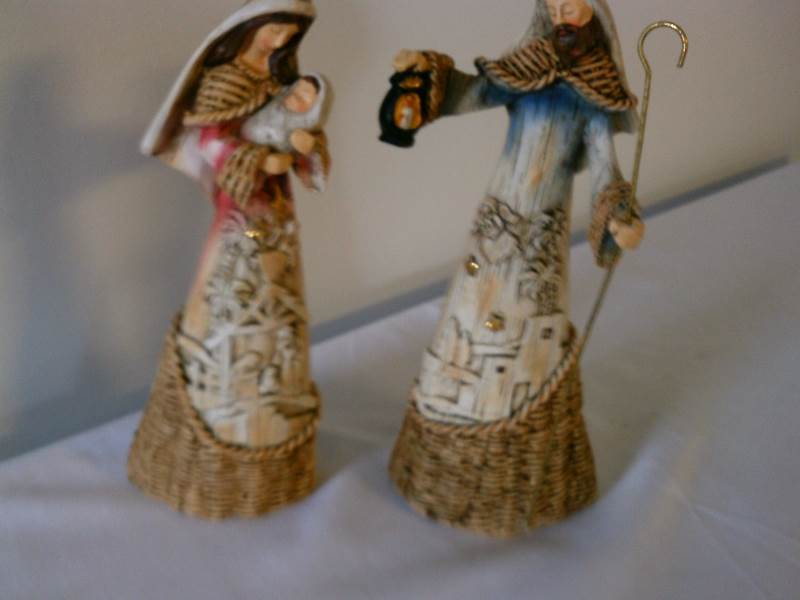 lot 71 image: Mary, Jesus and Joseph Figurines (2)