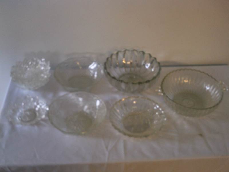lot 72 image: Glass bowls (lot of 11)