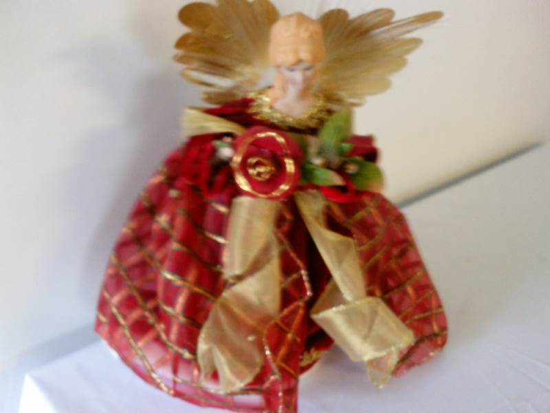 lot 75 image: Angel Tree Top