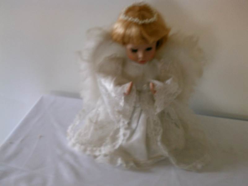 lot 80 image: Angel Figurine Doll (moves and sings)