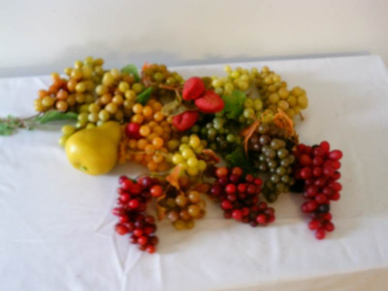 lot 82 image: Fruit Decor, assorted, soft rubber