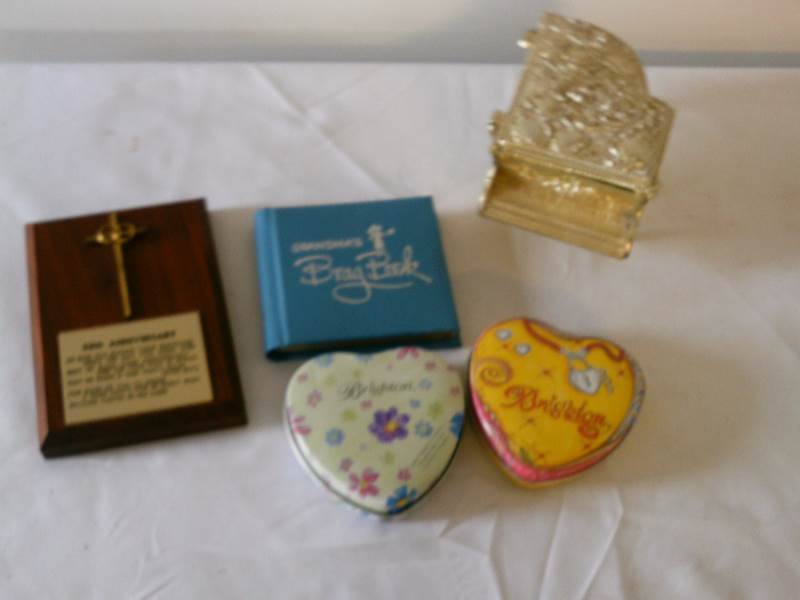 lot 87 image: Piano Jewelry Box