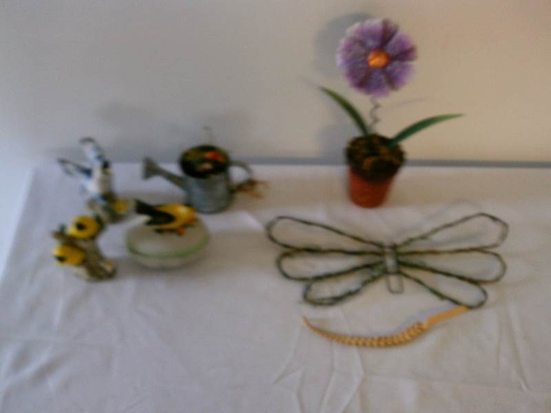 lot 94 image: Misc. Figurines 1  (lot of 7)