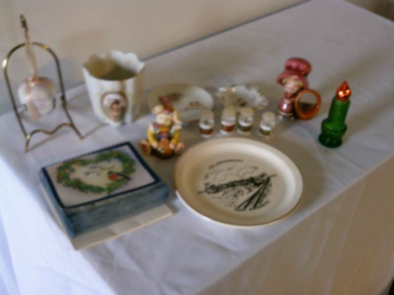 lot 97 image: Misc. Figurines, Dcor 3 (lot of 14)