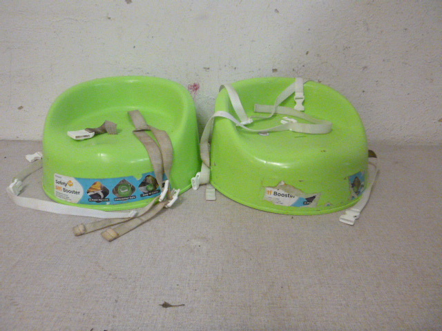 lot 17 image: 2 Booster Seats