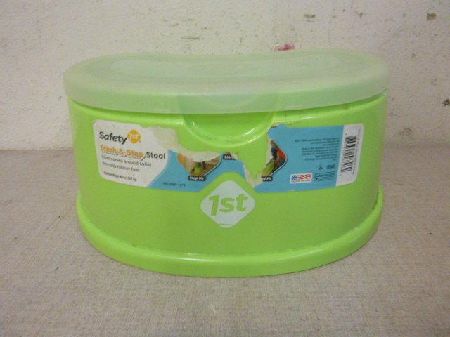 lot 18 image: Safety Stash and Step Stool