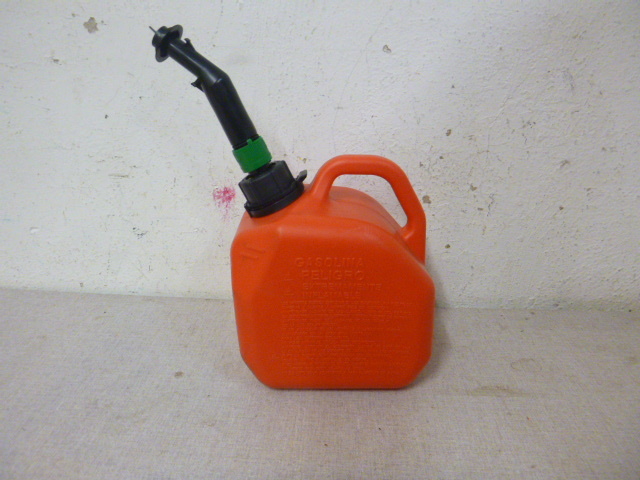 lot 21 image: Gas Can
