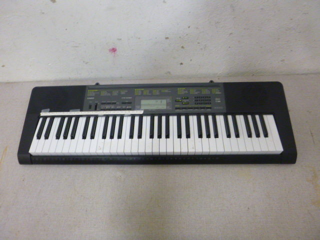 lot 34 image: Casio Keyboard