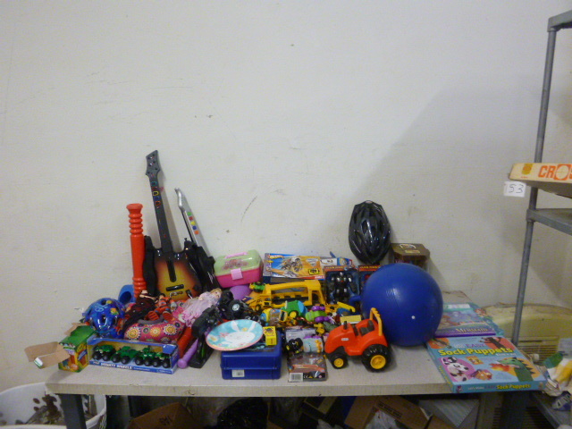 lot 42 image: Miscellaneous Toys