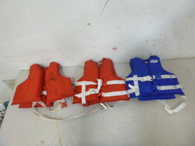 lot 46 image: 3 Life Vests