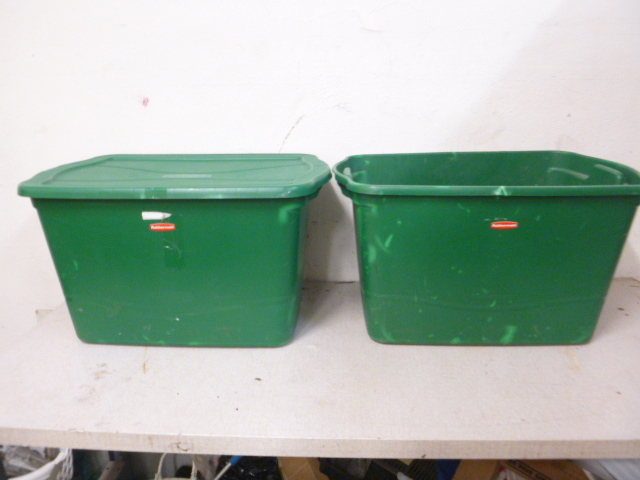 lot 98 image: 2 Totes with Lids