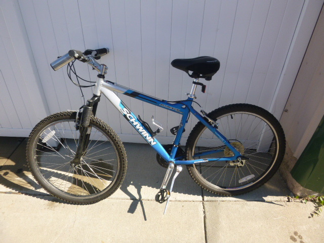 lot 106 image: Schwinn Bicycle