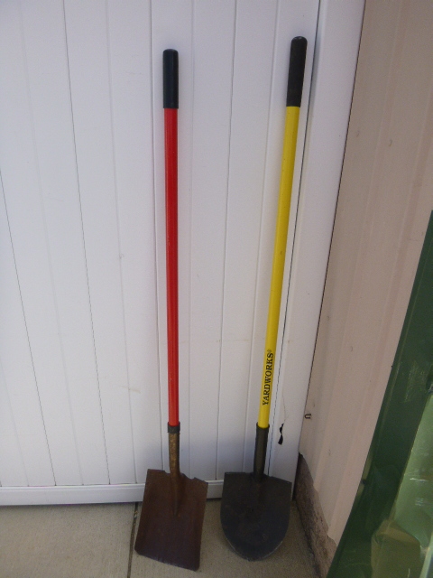 lot 109 image: 2 Shovels