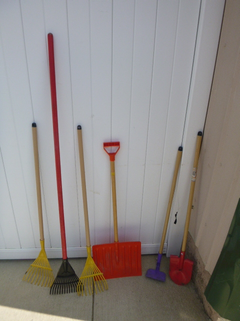 lot 110 image: 6 Childs Yard Tools