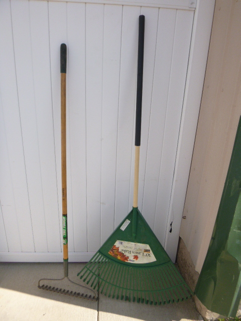 lot 112 image: 2 Rakes