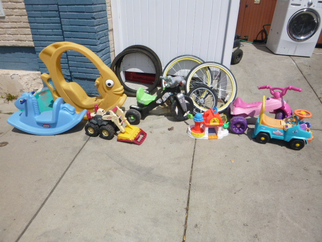 lot 125 image: Miscellaneous Childrens Items