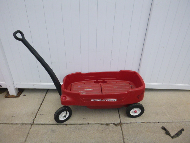 lot 126 image: Radio Flyer Wagon