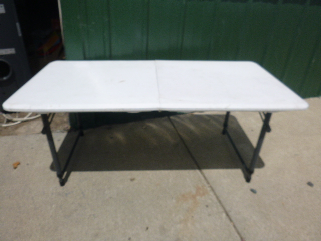 lot 135 image: Folding Table