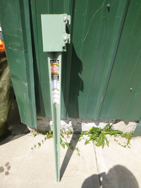 lot 140 image: Peak Mailbox Post Support