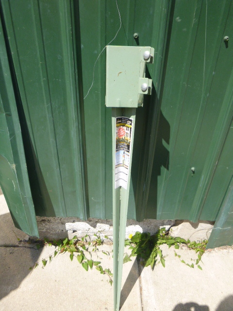 lot 141 image: Peak Mailbox Post Support