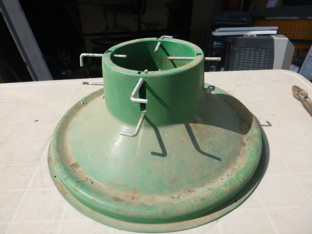 lot 159 image: Large Christmas Tree Stand