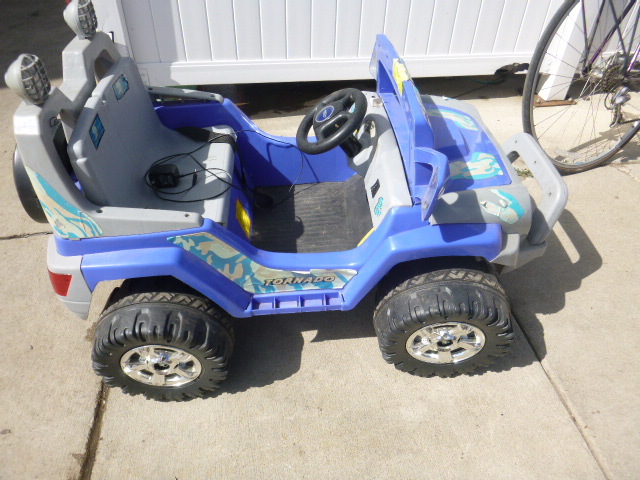 lot 160 image: Battery Operated Jeep