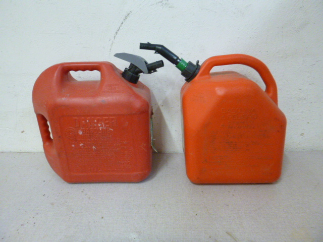 lot 184 image: 2 Gas Cans
