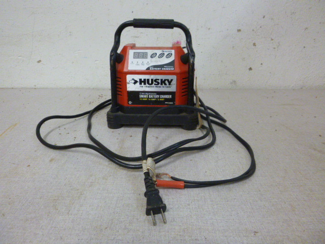 lot 186 image: Husky Battery Charger