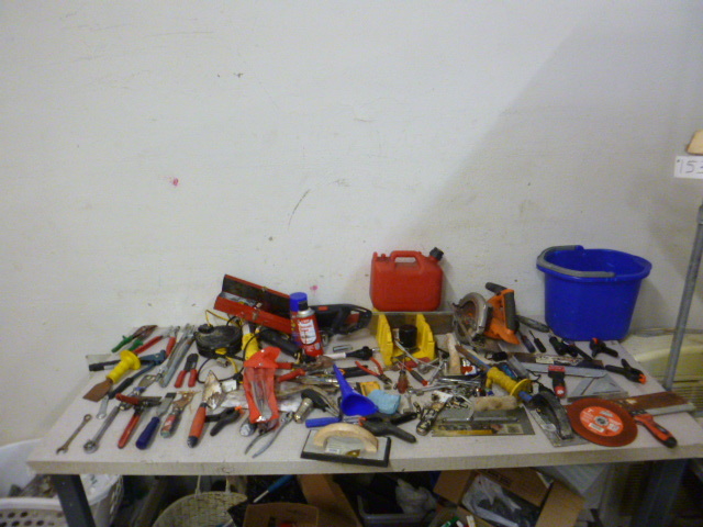 lot 201 image: Miscellaneous Tools