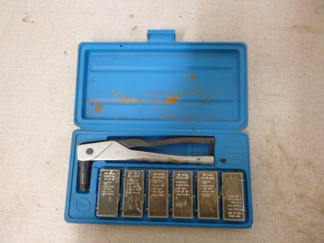 lot 206 image: Pop Rivet Gun