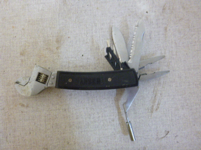 lot 222 image: Husky Multi-Tool