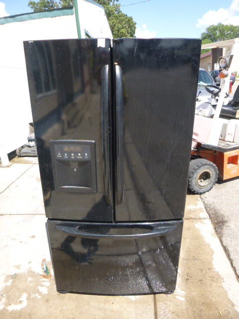 lot 1 image: Kenmore Refrigerator Freezer
