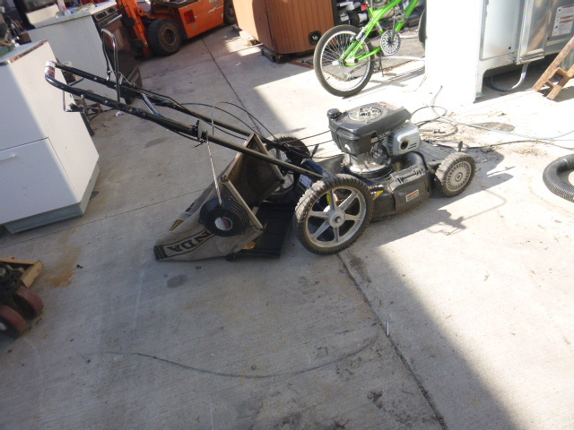 lot 239 image: Honda Lawn Mower