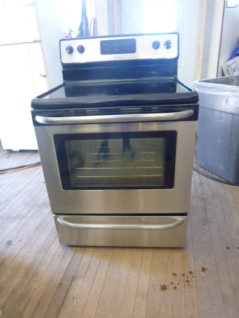 lot 251 image: Frigidaire Electric Stove