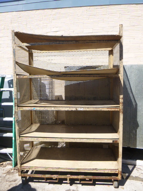 lot 265 image: Large Rolling Shelf