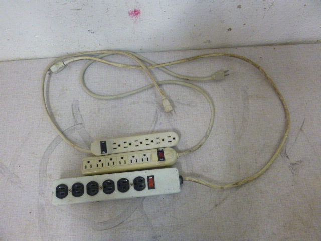 lot 268 image: 3 Power Strips