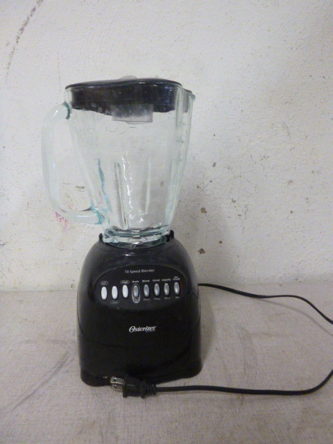 lot 290 image: Oster 10 Speed Blender