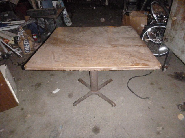 lot 298 image: Table