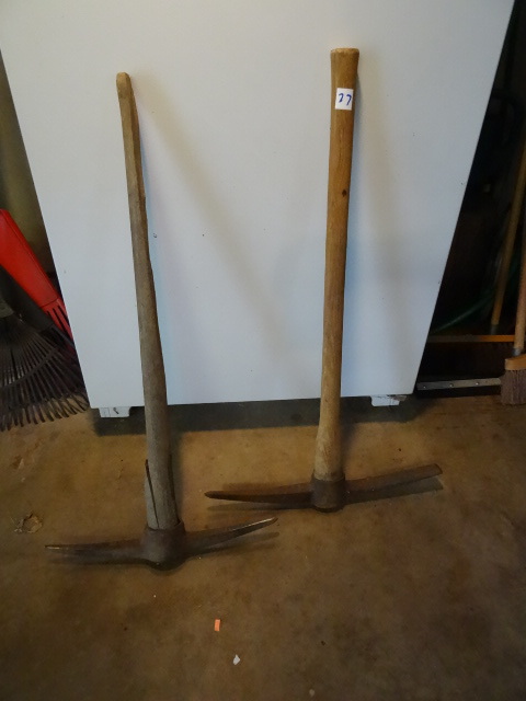 2 Pick Axes