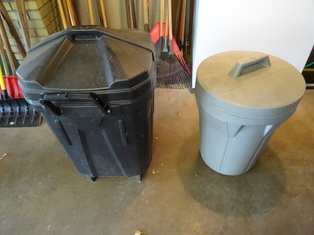 2 Garbage Cans