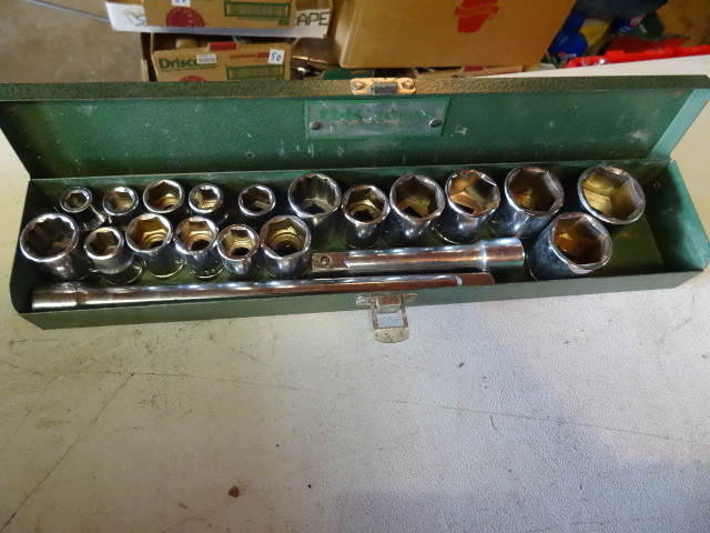 12 Dry Socket Set with Extensions