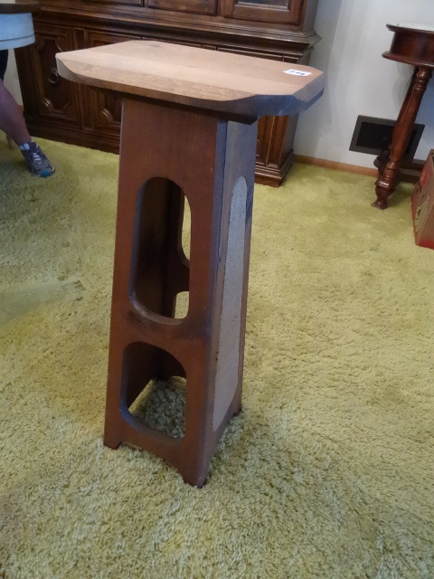 24 Plant Stand wBurlap Inserts