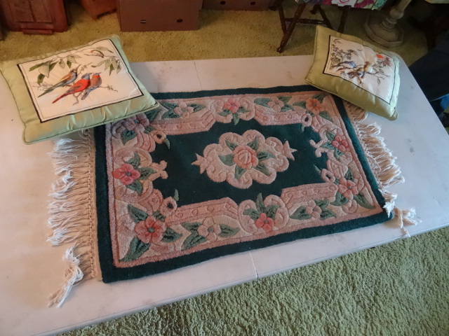 Area Rug 33 X 21, Bird Pillows