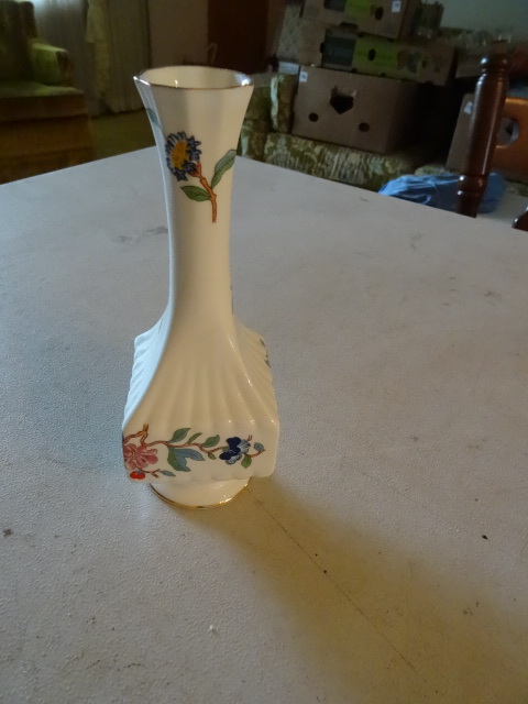 Bone China Ainsley Bud Vase Pembroke