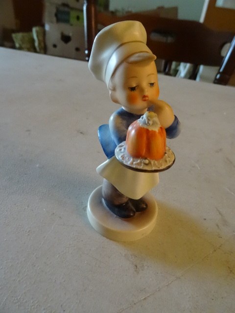 Hummel # 128 Figurine