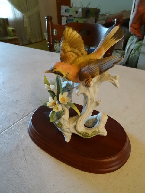 Bird Figurine WWood Stand